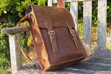 Moda to nie tylko ubrania to również dodatki, które podkreślają charakter, styl i osobowość. Odpowiednio dobrana torebka, elegancki portfel czy stylowy zegarek potrafią całkowicie odmienić każdą stylizację. Sklepu-Skorzane.pl to miejsce stworzone dla osób ceniących wysoką jakość, ponadczasowy design oraz bogaty wybór markowych produktów. W ofercie sklepu znajdują się skórzane torebki, portfele, paski, walizki, okulary, zegarki, odzież oraz wiele innych akcesoriów dla kobiet i mężczyzn.