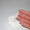 Naturalny makijaż to sztuka bycia sobą, tylko lekko ulepszoną wersją siebie samej, bez przesady i sztuczności. Miya Cosmetics oferuje produkty do makijażu, które pozwalają na uzyskanie świeżego, naturalnego wyglądu bez wrażenia, że noszysz masę produktów na twarzy. Makijaż wymaga techniki i zrozumienia, którą powinna opanować każda kobieta chcąca wyglądać najlepiej każdego dnia. Artykuł ten wyjaśnia krok po kroku, jak pracować z produktami do makijażu, aby uzyskać efekt naturalnego piękna. Naturalny makijaż to nie sztuka bycia niewidoczną - to sztuka bycia najlepszą wersją siebie.