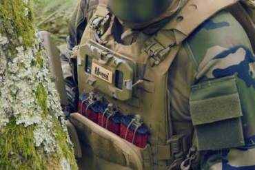 Swiat akcesoriów taktycznych i militarnych to fascynujacy obszar, gdzie funkcjonalnosc spotyka sie z nowoczesnym designem i praktyczna aplikacją. Zarówno pracownicy sektora bezpieczeństwa, jak i pasjonaci militariów wiedzą, ze prawidłowe wyposażenie moze zmienić przebieg operacji lub aktywnosci w terenie. Akcesoria takie jak plecaki taktyczne, paski, kaburry i inne elementy wyposażenia sa niezbedne dla skutecznosci i bezpieczeństwa w najtrudniejszych warunkach. Platforma Sortmund specjalizuje sie w dostarczaniu wysokiej jakosci akcesoriów taktycznych, ktorych mozna polegac w kazdej sytuacji i warunkach pogodowych.