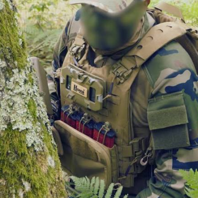 Swiat akcesoriów taktycznych i militarnych to fascynujacy obszar, gdzie funkcjonalnosc spotyka sie z nowoczesnym designem i praktyczna aplikacją. Zarówno pracownicy sektora bezpieczeństwa, jak i pasjonaci militariów wiedzą, ze prawidłowe wyposażenie moze zmienić przebieg operacji lub aktywnosci w terenie. Akcesoria takie jak plecaki taktyczne, paski, kaburry i inne elementy wyposażenia sa niezbedne dla skutecznosci i bezpieczeństwa w najtrudniejszych warunkach. Platforma Sortmund specjalizuje sie w dostarczaniu wysokiej jakosci akcesoriów taktycznych, ktorych mozna polegac w kazdej sytuacji i warunkach pogodowych.